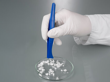 Single-use tweezers, blue, broad tip