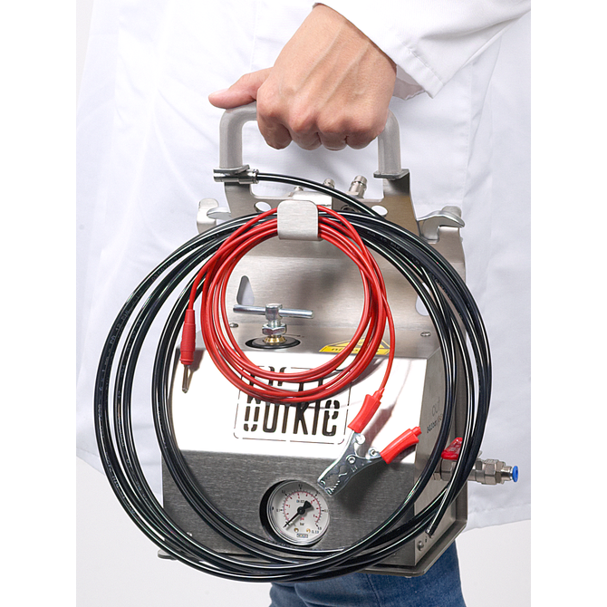 Dispensing system for solvents with discharge elbow