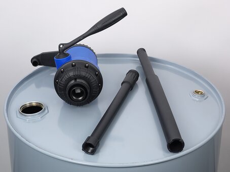 Compact lever pump