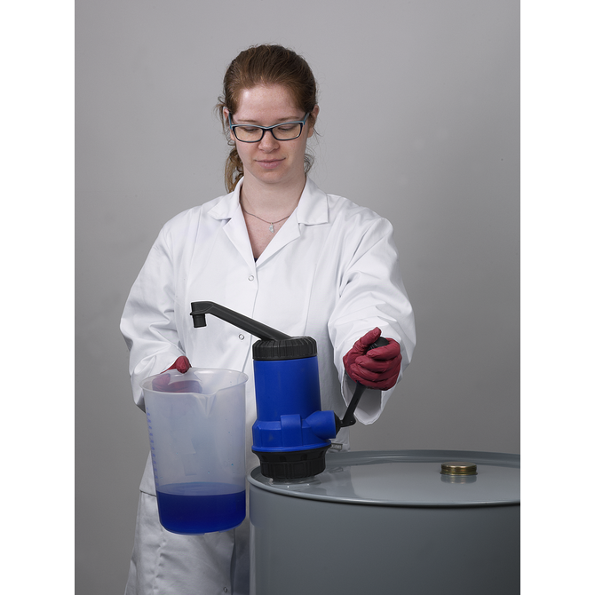 Compact lever pump