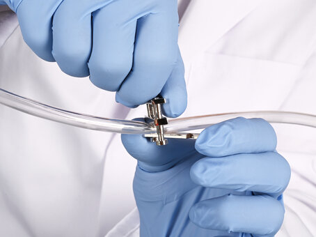 Hose clamp/pinch cock according to Hoffmann