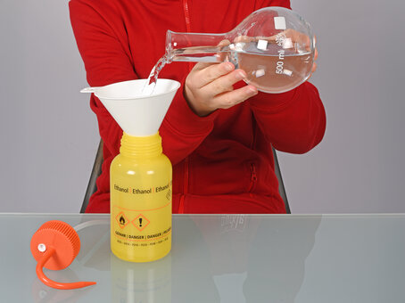 Safety wash bottle with venting valve