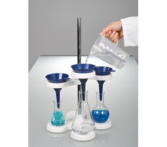 Detectable liquid funnel